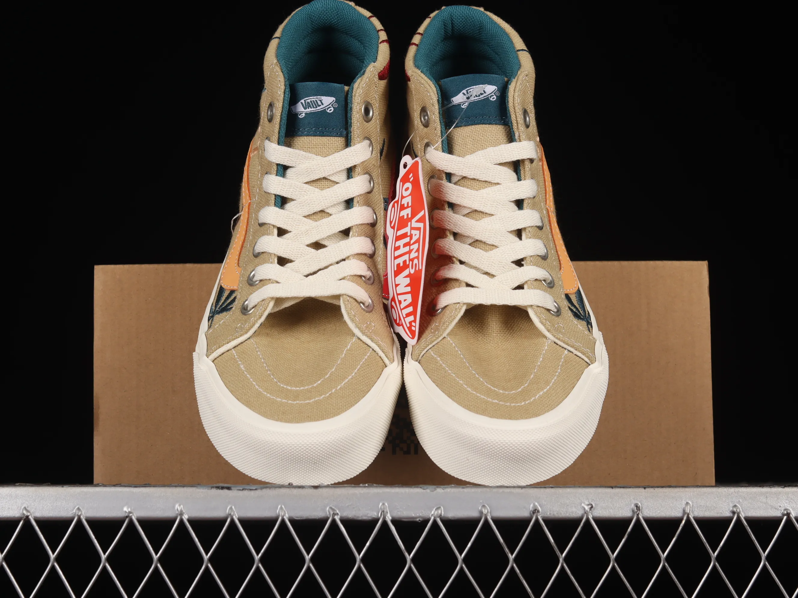 All categories Vans Vans series Vans Hi Vans high-top Vans Sk8-Hi Vault OG VR3 Vans official environmental protection series Maple leaf electric embroidered canvas shoes VN0A5EE3AZB